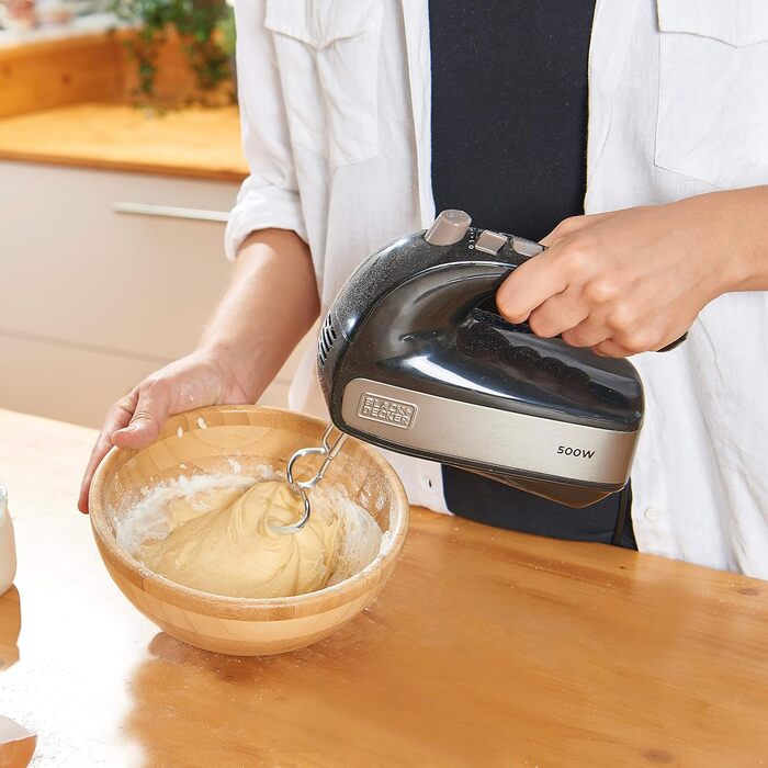 Міксер BLACK+DECKER BXMX500E 500Вт, 5 швидкостей, турборежим, 2 вінчики, 2 гаки, знімні насадки