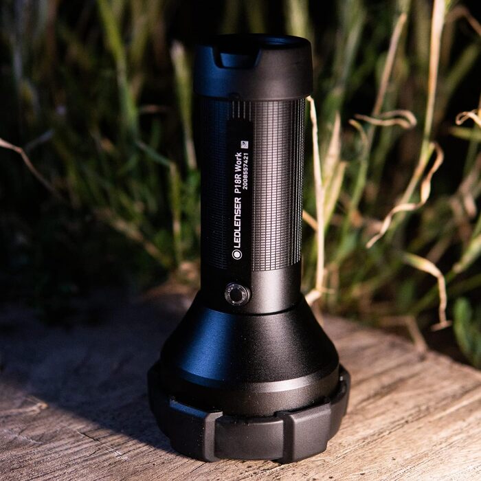 Потужний ліхтар Ledlenser P18R Work, 4500 люмен, LED, акумуляторний, фокусування, USB-зарядка, дальність 720 м, X-Lens Technology, професійний робочий ліхтар