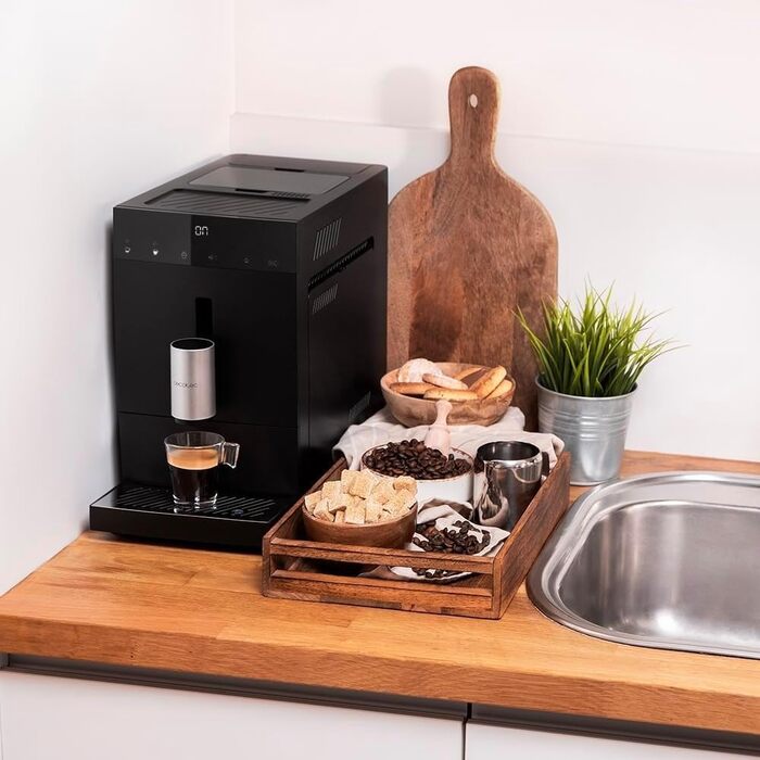 Кавомашина автоматична Cecotec Cremmaet Compact Steam: 19 бар, 1350 Вт, з капучинатором, термоблок, 1.1 л, для зерен