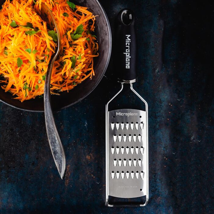 Терка кухонна Microplane Fine Julienne для овочів та фруктів (чорна, з нержавіючої сталі) - Made in USA
