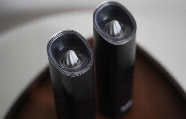 Набір електричних млинків для солі та перцю Gravity (2 шт), з LED-підсвіткою та регулюванням помолу, 85 мл, чорний