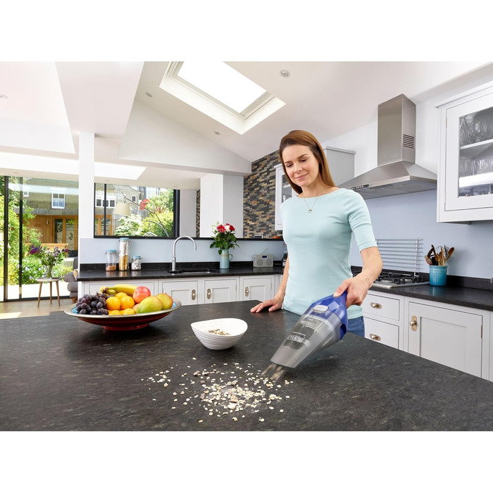 Пилосос ручний BLACK+DECKER Dustbuster NVC115WA, акумуляторний, 3.6V, без мішка, кобальтово-синій, широка насадка, знімний контейнер, насадка для щілин і меблів, зарядна станція