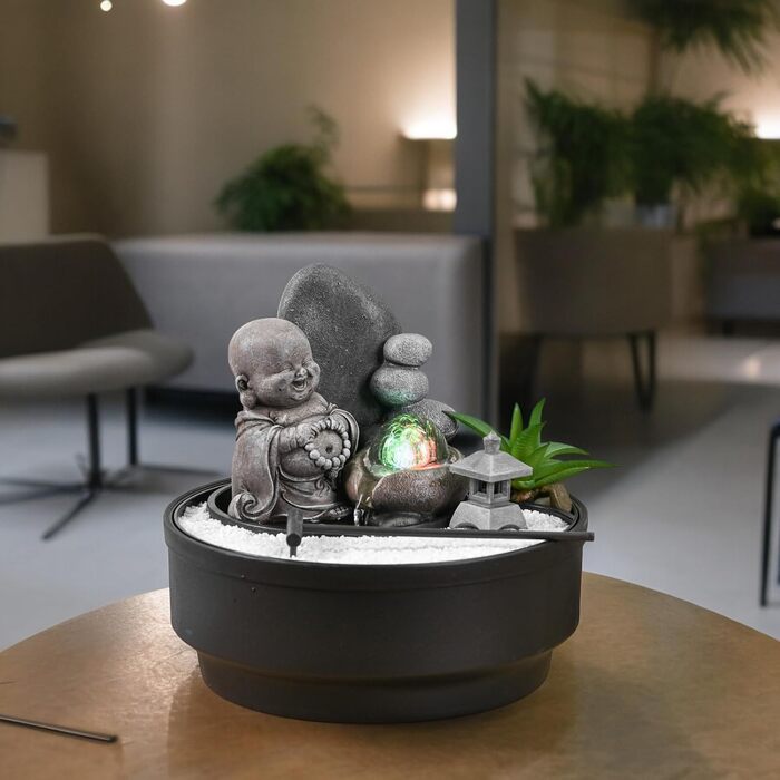 Настільний фонтан-дзен сад Sikhi Zen'Light з фігуркою Будди, кольоровою LED-підсвіткою та білим піском, 21 см — Декоративний фонтан для релаксації та інтер'єру