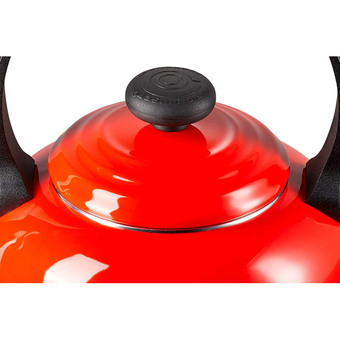 Чайник для води Le Creuset Tradition, емальована сталь, 2.1 л, вишнево-червоний