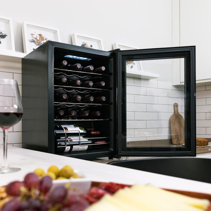 Винний холодильник Cecotec Bolero GrandSommelier 2050 Black на 24 пляшки - компресорний, регульована температура 5-18°C, низький рівень шуму