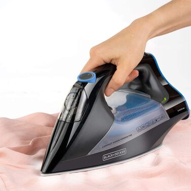 Праска парова BLACK+DECKER BXIR2401E, 2400 Вт, пластик, чорна/синя, резервуар 230 мл