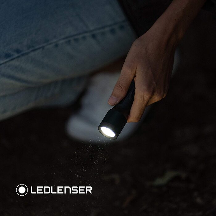 Ліхтарик Ledlenser P4R Core, LED, 200 люмен, акумуляторний, фокусування, 3 режими, 95 м, USB, кліпса, ручка