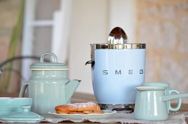 Соковижималка для цитрусових SMEG CJF11PBEU, електрична, 70 Вт, нержавіюча сталь, антикрапельний носик, універсальний конус, пастельно-блакитна