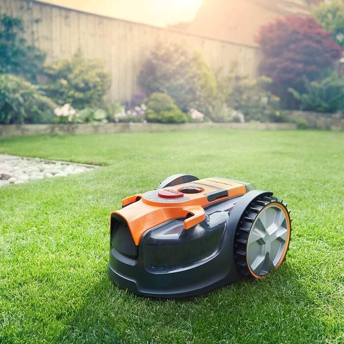 Робот-газонокосарка LawnMaster VBRM16 OcuMow для газонів до 100 м², самохідний, бездротовий, акумуляторний 24В 4.0Ah Li-Ion