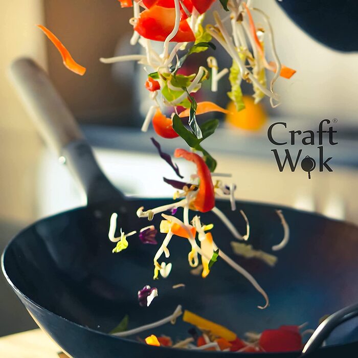 Професійний вок Craft Wok 35,6 см, плоске дно, ручна ковка, вуглецева сталь, дерев'яна та сталева ручка