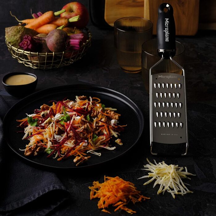 Терка кухонна Microplane Fine Julienne для овочів та фруктів (чорна, з нержавіючої сталі) - Made in USA