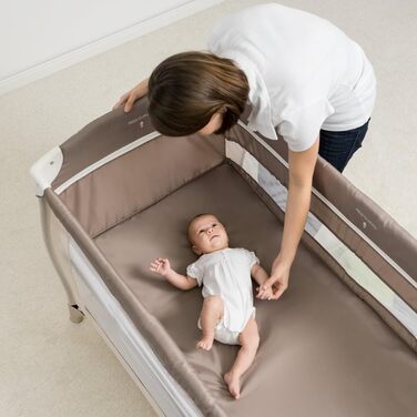 Дитяче туристичне ліжечко Hauck Babycenter Zoo з вкладкою для новонароджених, пеленальним столиком, ігровою дугою з музикою, поличкою для речей, колесами, матрацом і сумкою, регульоване по висоті, складане