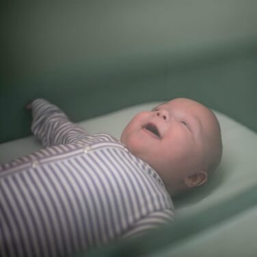 Ліжечко-колиска Maxi-Cosi Iora для новонароджених, складне, 0-6 місяців, до 9 кг, 4 рівні нахилу, 5 рівнів висоти, легке переміщення, зручний матрац, великий кошик, портативне, сірий Essential Grey