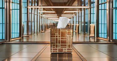 Декоративний чохол для коробки серветок Kleenex Hymmah, квадратний з підносом, золотистий дизайн Linellae для спальні та вітальні