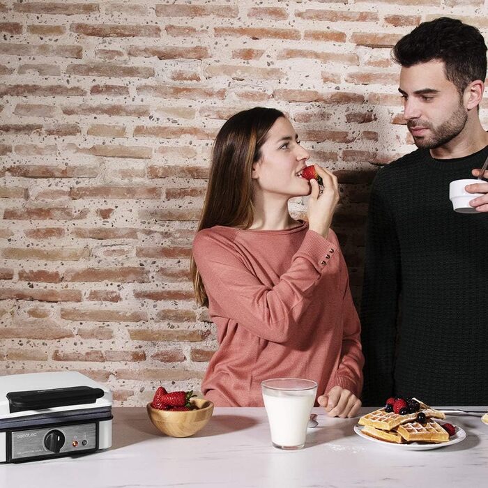 Вафельниця Cecotec Fun Gofrestone з антипригарним покриттям RockStone, 3 змінними панелями (вафлі, сендвічі, мафіни), 700 Вт