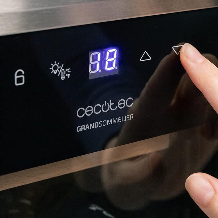 Винний шаф для 24 пляшок Cecotec Bolero GrandSommelier 2050 Black - компресорний, 5-18°C, низький рівень шуму