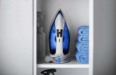 Праска Russell Hobbs 26730-56 з парою, 2400 Вт, 180 г, керамічна підошва, резервуар 320 мл, самочистка, компактне зберігання кабелю