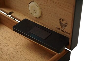 Міні-хумідор GERMANUS чорний з кедровим деревом, комплект із буклетом GERMANUS Humidor Brevier