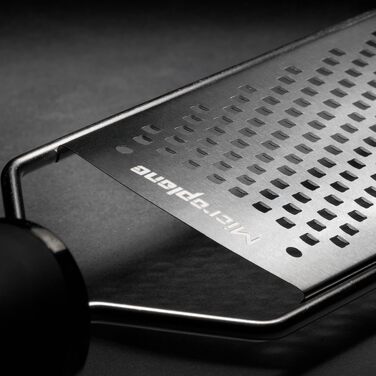Терка Microplane для сиру, моркви, імбиру, кокоса та хріну, нержавіюча сталь, США, груба (зелена)