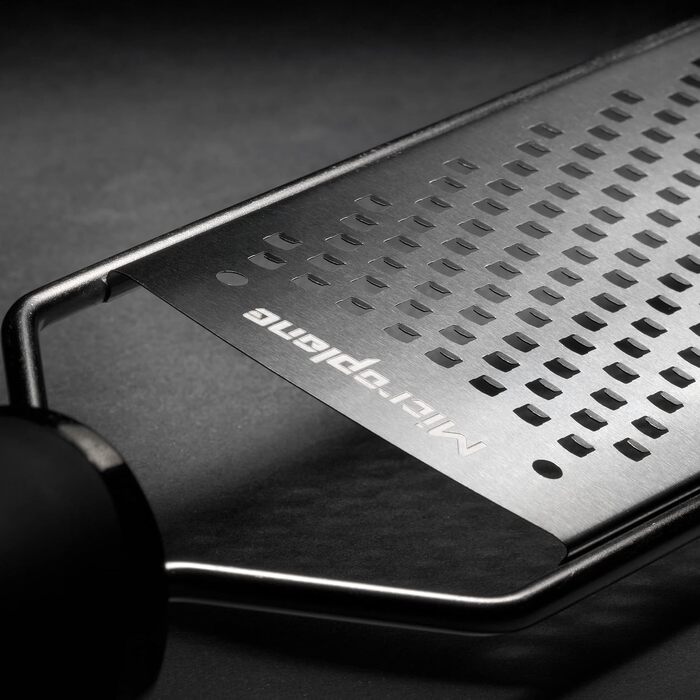 Терка Microplane для сиру, моркви, імбиру, кокоса та хріну, нержавіюча сталь, США, груба (зелена)
