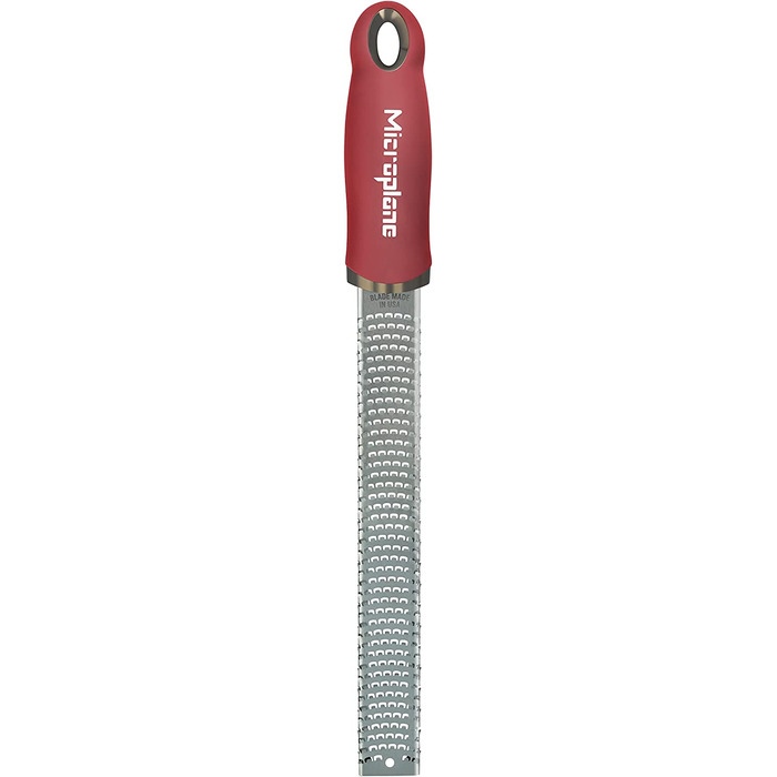 Терка Microplane Zester гранатово-червона для цитрусових, пармезану, імбиру, шоколаду та мускатного горіха, нержавіюча сталь, 325x35x30 мм, вироблено в США