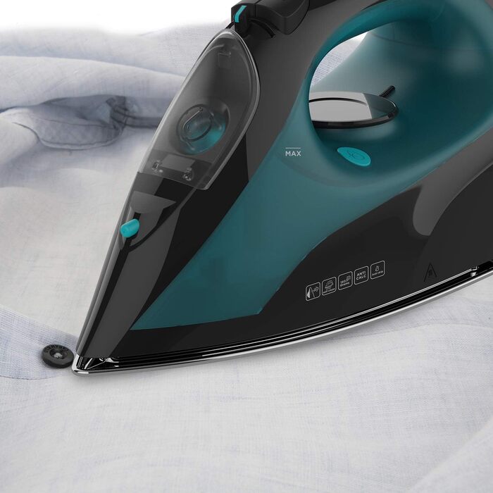 Парова праска BLACK+DECKER BXIR2403E, керамічна підошва, 2400 Вт, 500 мл, чорна/зелена