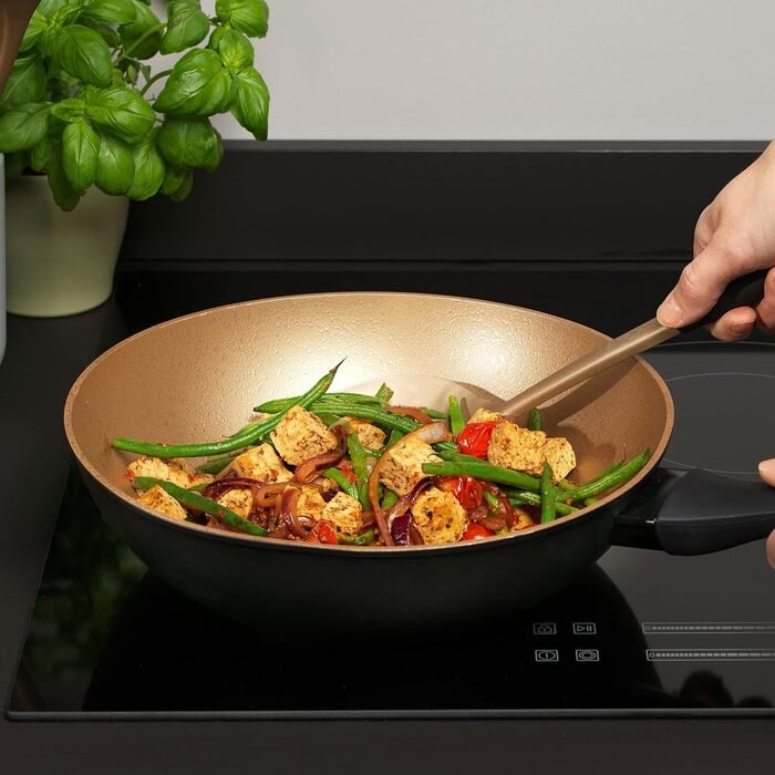 Сковорода вок Russell Hobbs Opulence 28 см, антипригарна, індукційна, без ПФОА, алюмінієва, золота, для смаження, можна мити в посудомийній машині