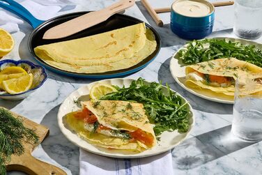 Сковорода для крепів Le Creuset з дерев'яним шкребком, чавун, Ø 27 см, для всіх типів плит (включаючи індукцію), Червоний (Cerise), 20136270600460