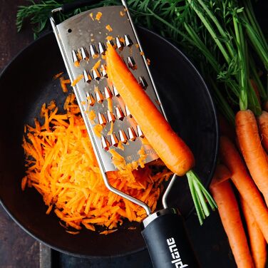 Терка кухонна Microplane Fine Julienne для овочів та фруктів (чорна, з нержавіючої сталі) - Made in USA