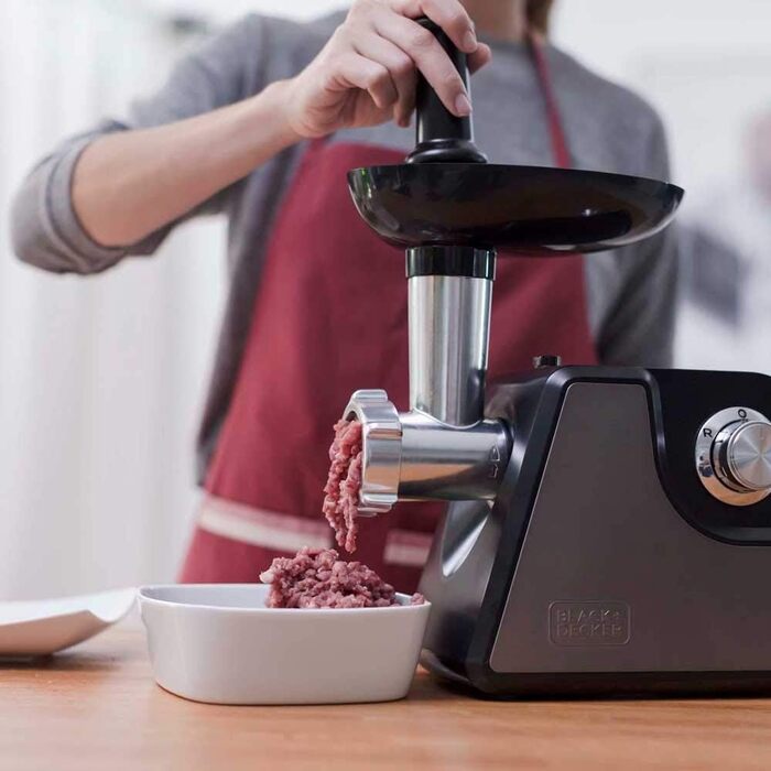 М'ясорубка Black+Decker BXMMA1000E, 1000 Вт, нержавійка, насадки для томатного соусу, ковбас і кеббе, 3 диски