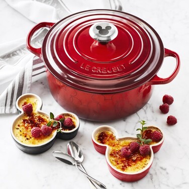Каструля/жаровня з кришкою 24 см, помаранчева Signature Le Creuset