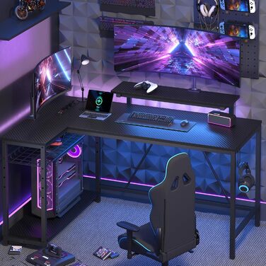 Ігровий стіл Bestier з LED-підсвіткою, кутовий, з 2 USB-портами та 3 розетками, з полицею та підставкою для монітора, великий для офісу та спальні, 147 x 80 см, чорний, з карбоновим покриттям