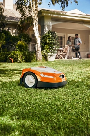 Робот-газонокосарка Stihl RMI 422, ширина косіння 20 см
