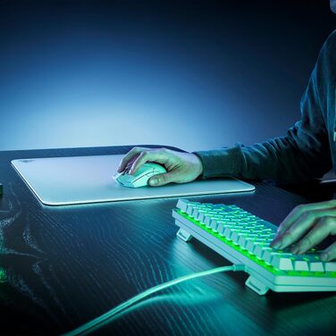 Скляний ігровий килимок для миші Razer Atlas Premium (загартоване скло, мікротравлена поверхня, білий, 450 x 400 x 5 мм)