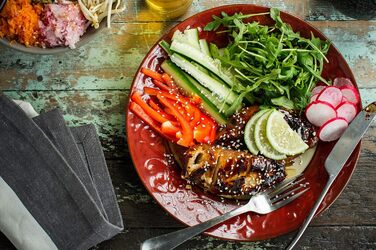 Контактний гриль George Foreman 24x17 см, червоний, для м'яса, риби, овочів, паніні та сендвічів, компактний, до 3 порцій, зменшує до 42% жиру