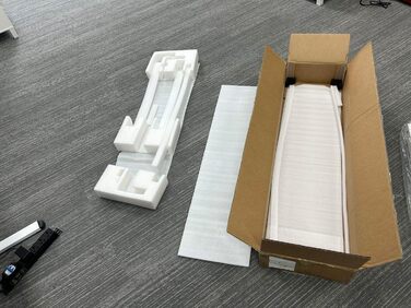Стіл для роботи з регулюванням висоти 120×60 см, білий, ручне керування, стільниця з ДСП стійка до подряпин і забруднень, посилена металева рама з вуглецевої сталі