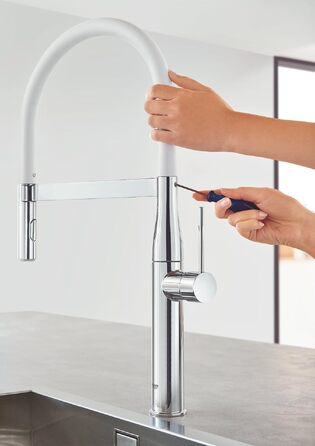 Змішувач кухонний GROHE Essence з витяжною душевою лійкою та магнітним кріпленням, 360° поворотний, для кухні, металевий, 30294000