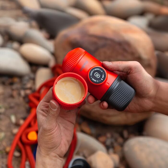 WACACO Nanopresso: портативна кавомашина для еспресо, ручна, з кейсом, 80 мл, Lava Red