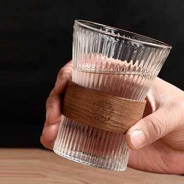 Набір скляного графина для води 1,5 л з двома склянками по 330 мл та силіконовою кришкою, сучасний смугастий дизайн